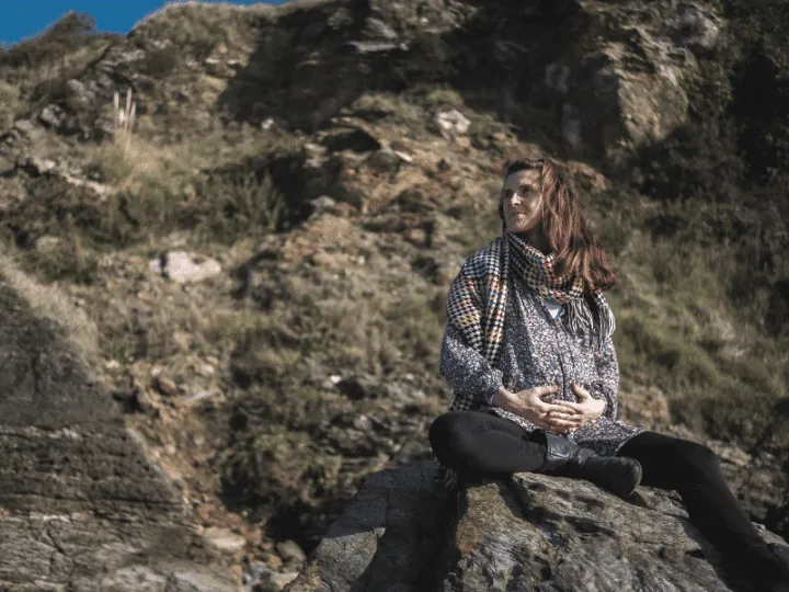 Emeline en montagne, dans un moment de recul et de calme